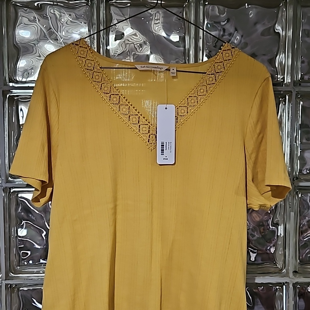 Soft Surroundings elevated V neck top w detailed collar & textured fabric Medium